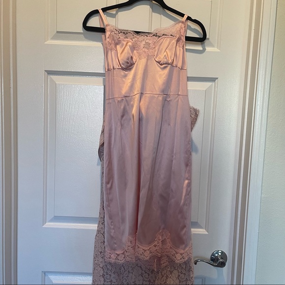 DOLCE & GABBANA
Pink Floral Lace Shift Gown Mini Dress - Picture 10 of 11